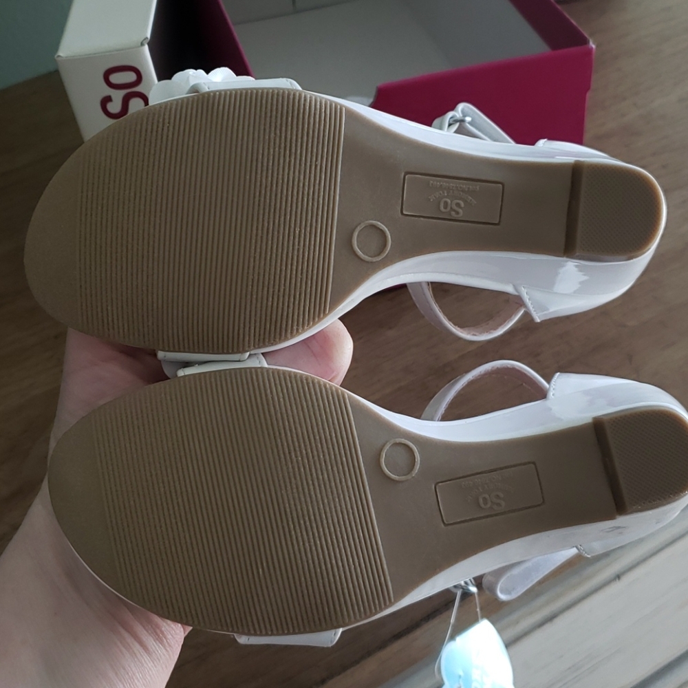 NWT girls white floral wedge sandal. - Picture 3 of 4